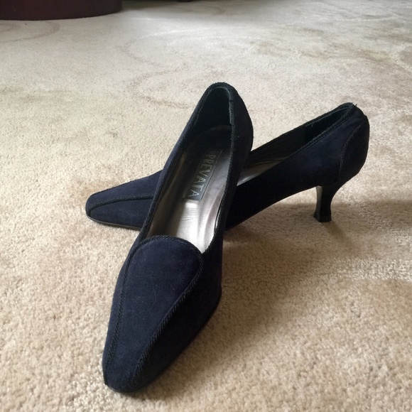 Prevata: Navt Suede pumps - Picture 1 of 3